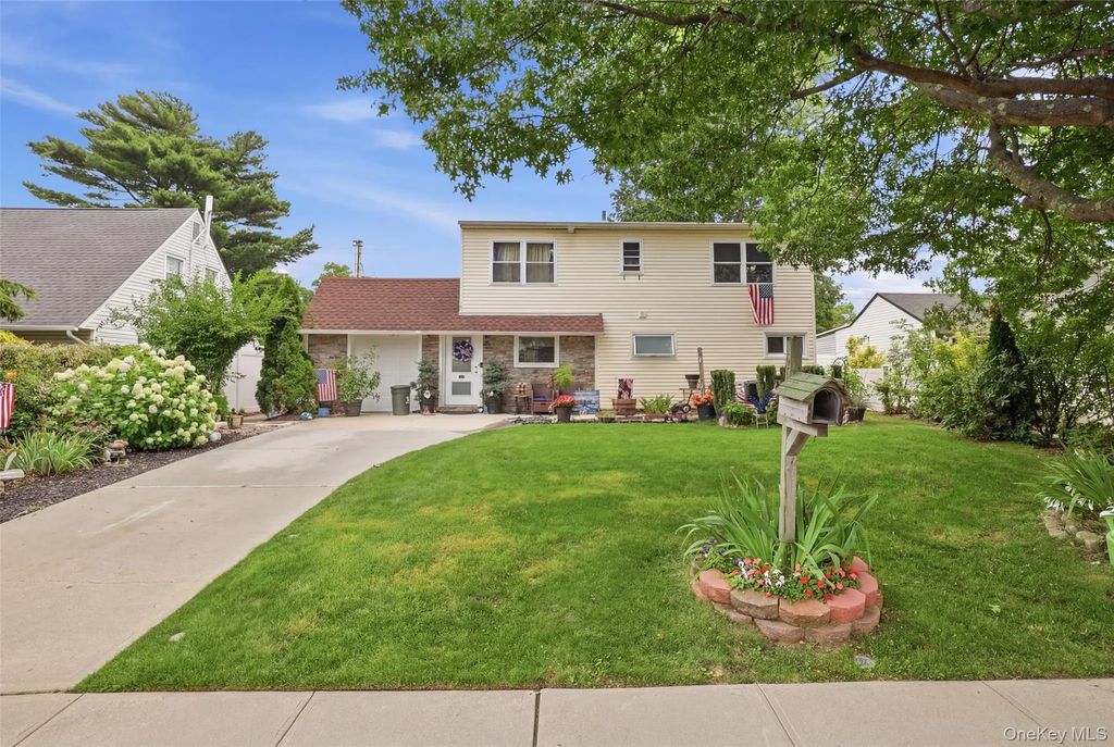 101 Blacksmith Road E, Levittown