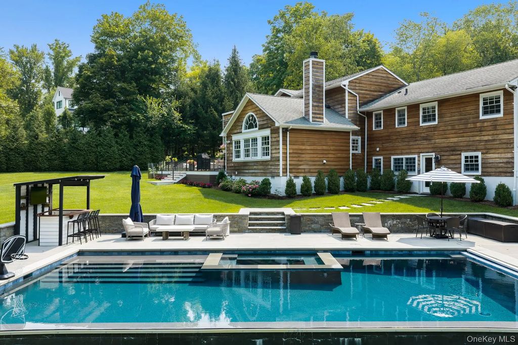 8 Seymour Place W, Armonk