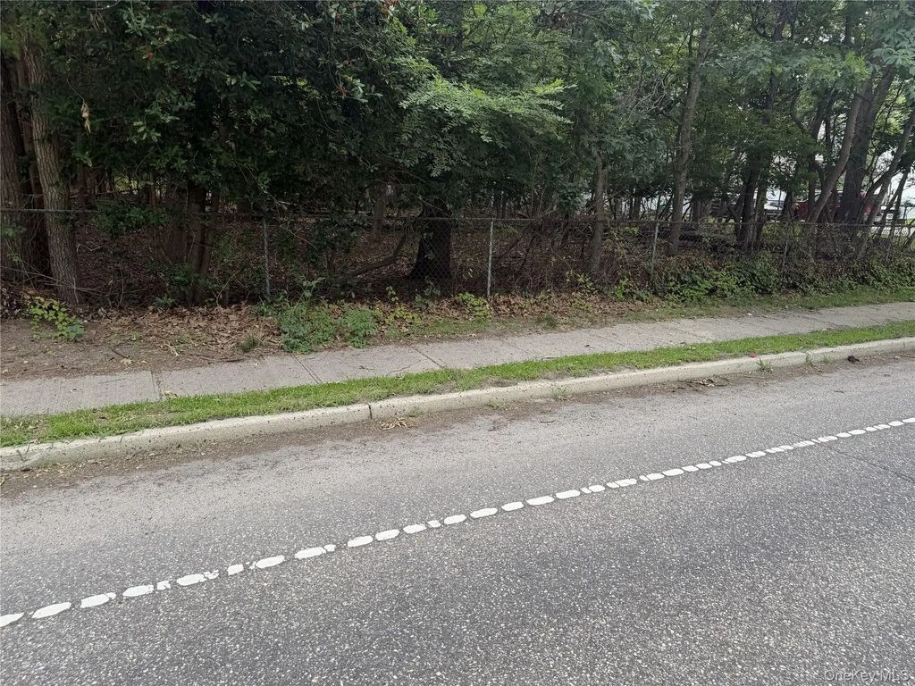North Coleman Road, Centereach