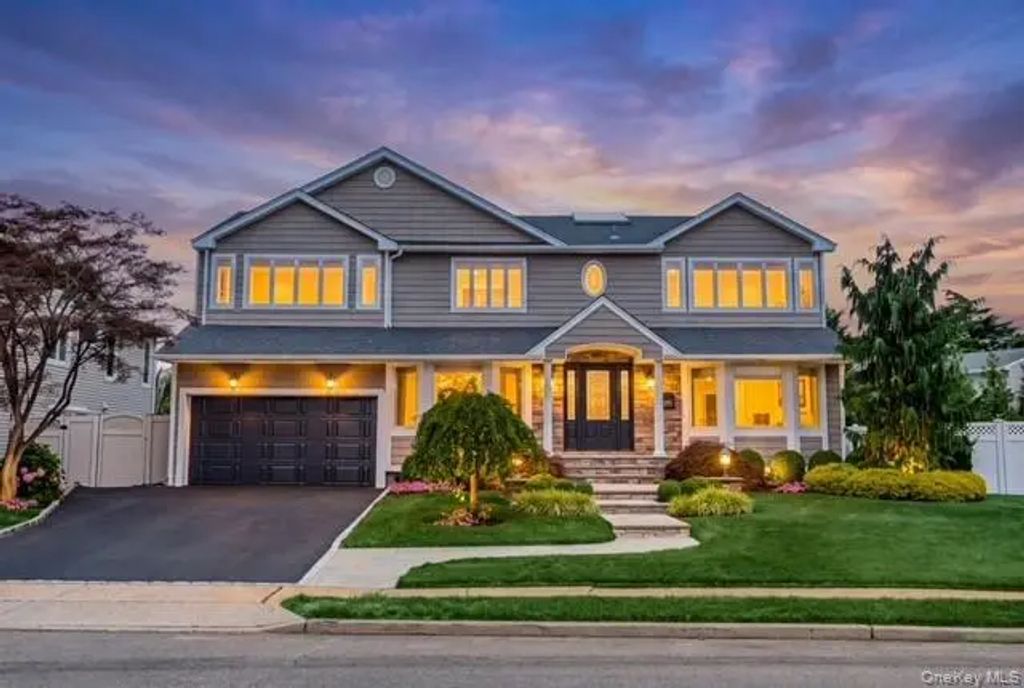 3343 Seawane Drive, Merrick