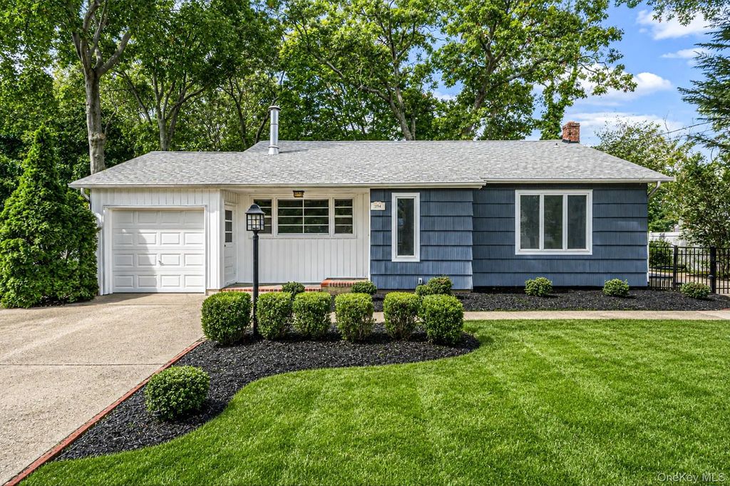 194 Phyllis Drive, Patchogue