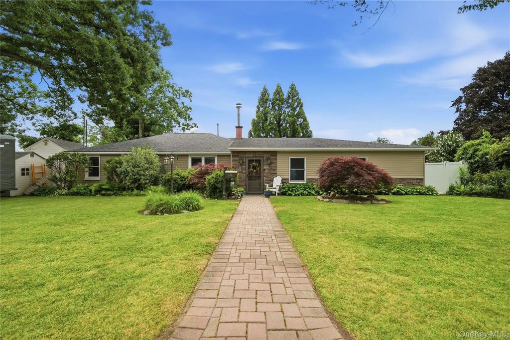 178 New Hampshire Avenue, Massapequa