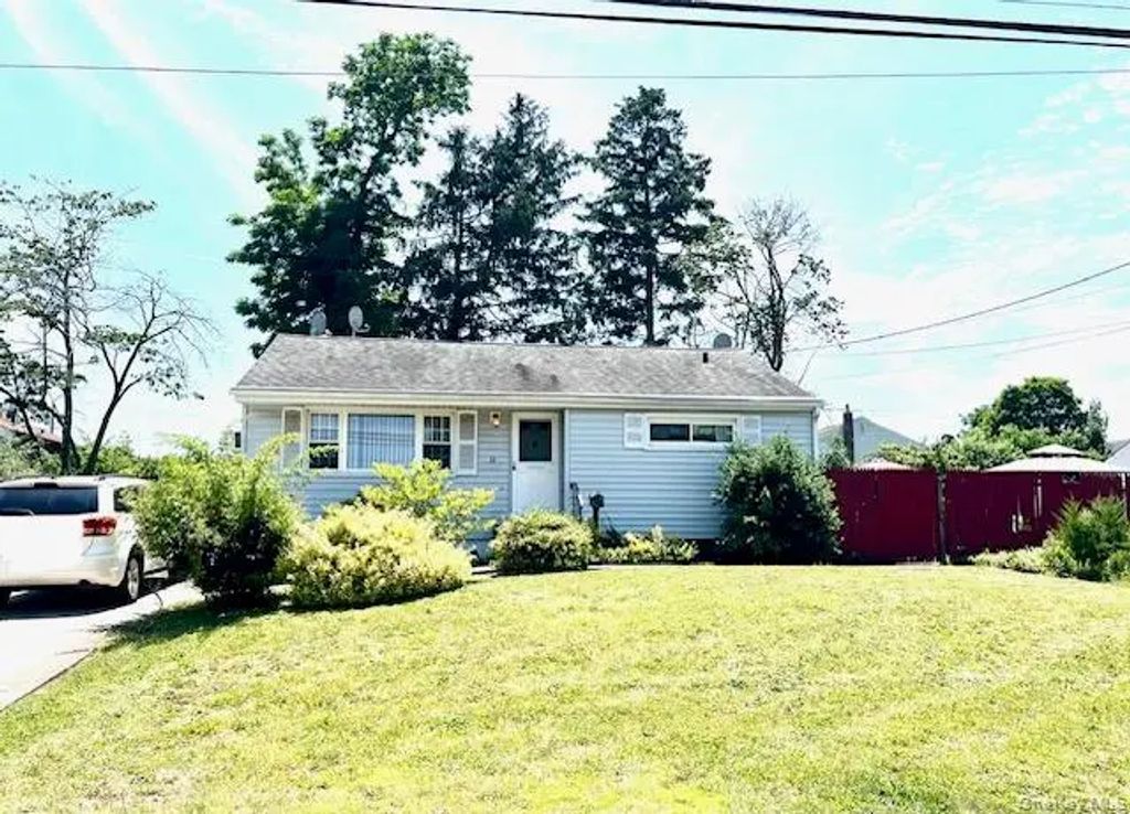 32 Cypress Street, Central Islip