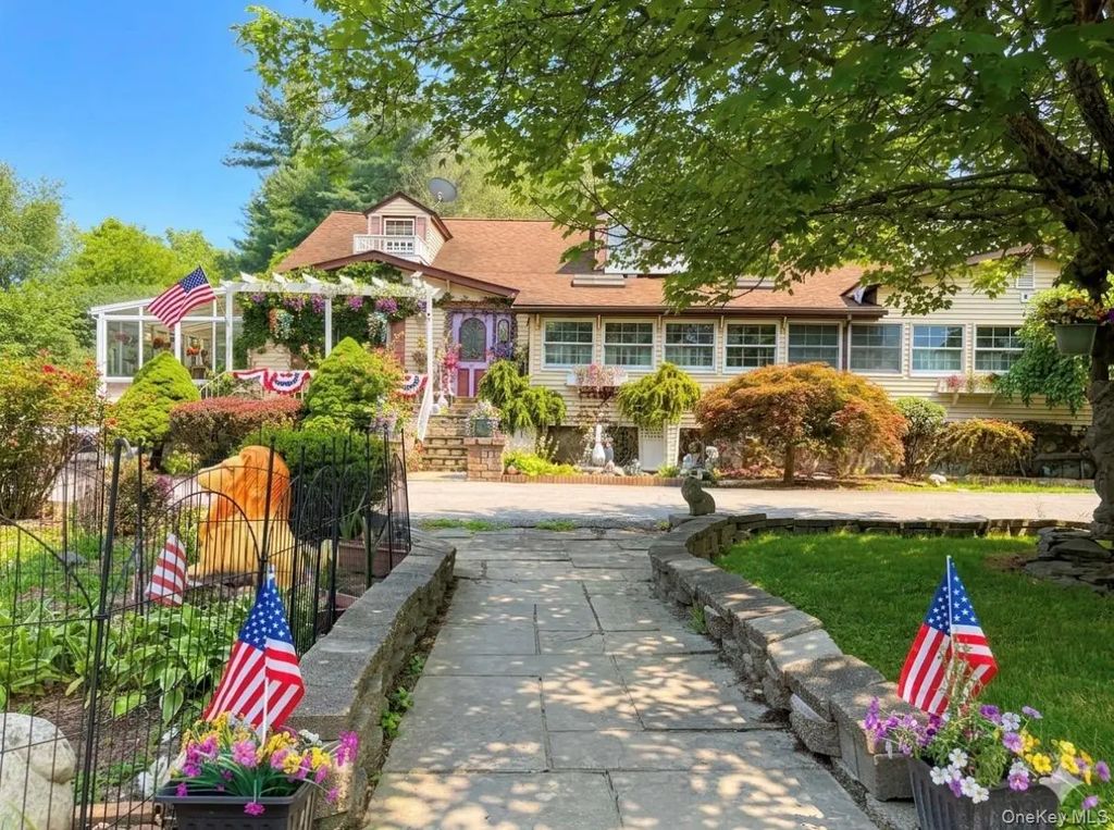 48 Maple Avenue, Goshen