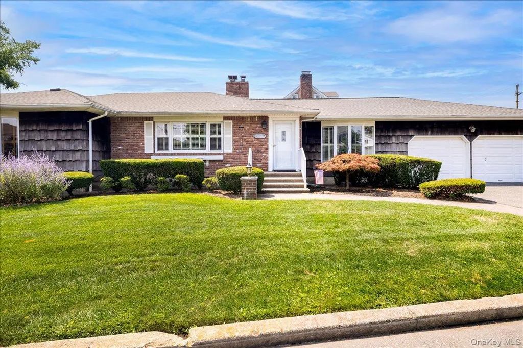 131 Oceanview Road, East Rockaway