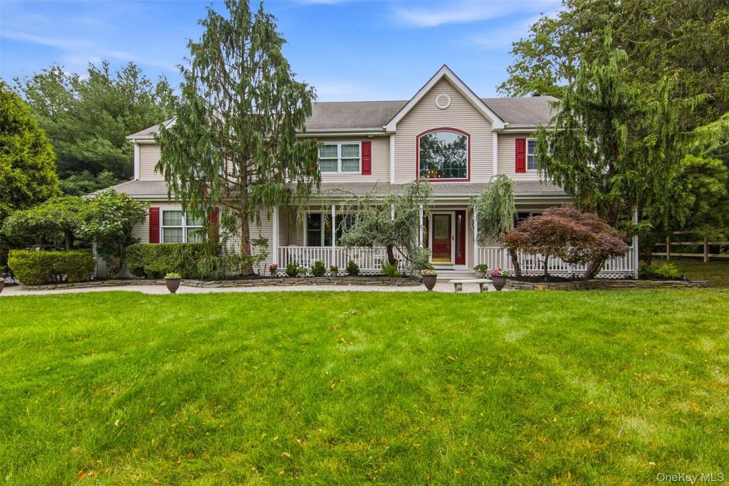 151 Gnarled Hollow Road, East Setauket