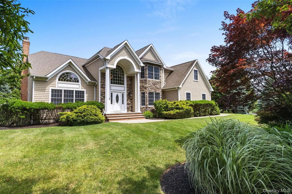 90 Caiola Court, Greenport