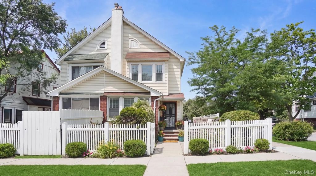 190-27 109th Road, Saint Albans