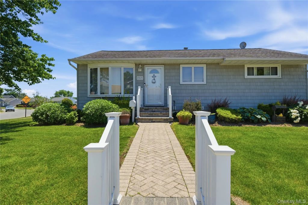 757 Anderson Avenue, Franklin Square