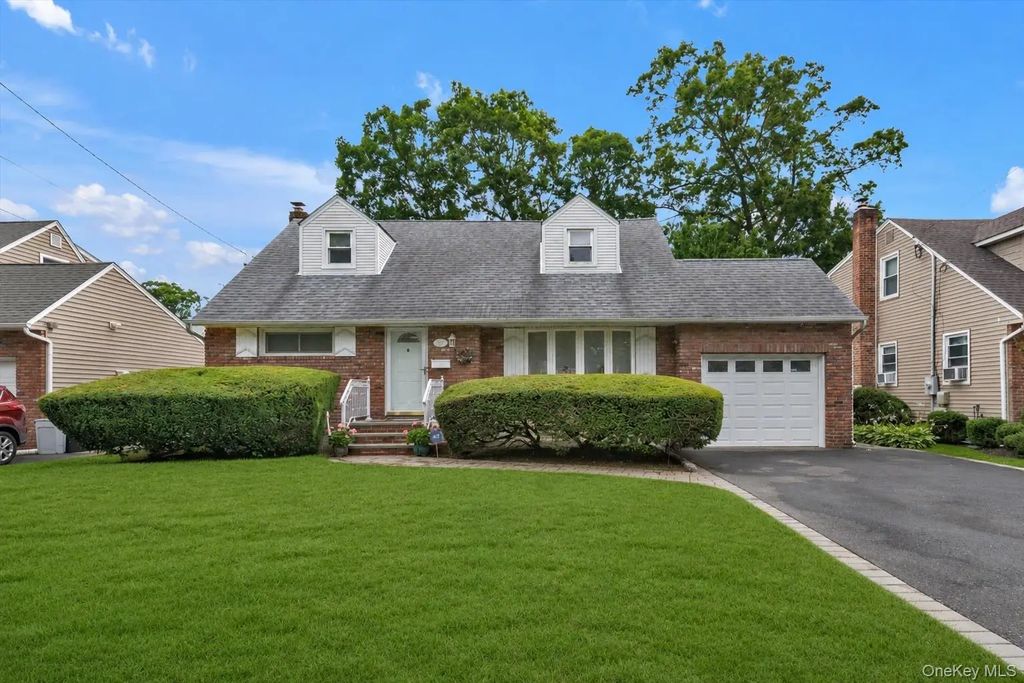 1812 Gormley Avenue, Merrick