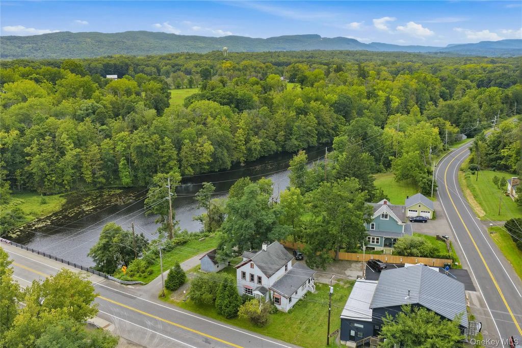 1395 State Route 213, High Falls