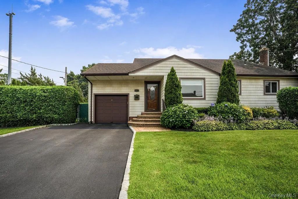 135 Southern Parkway, Plainview