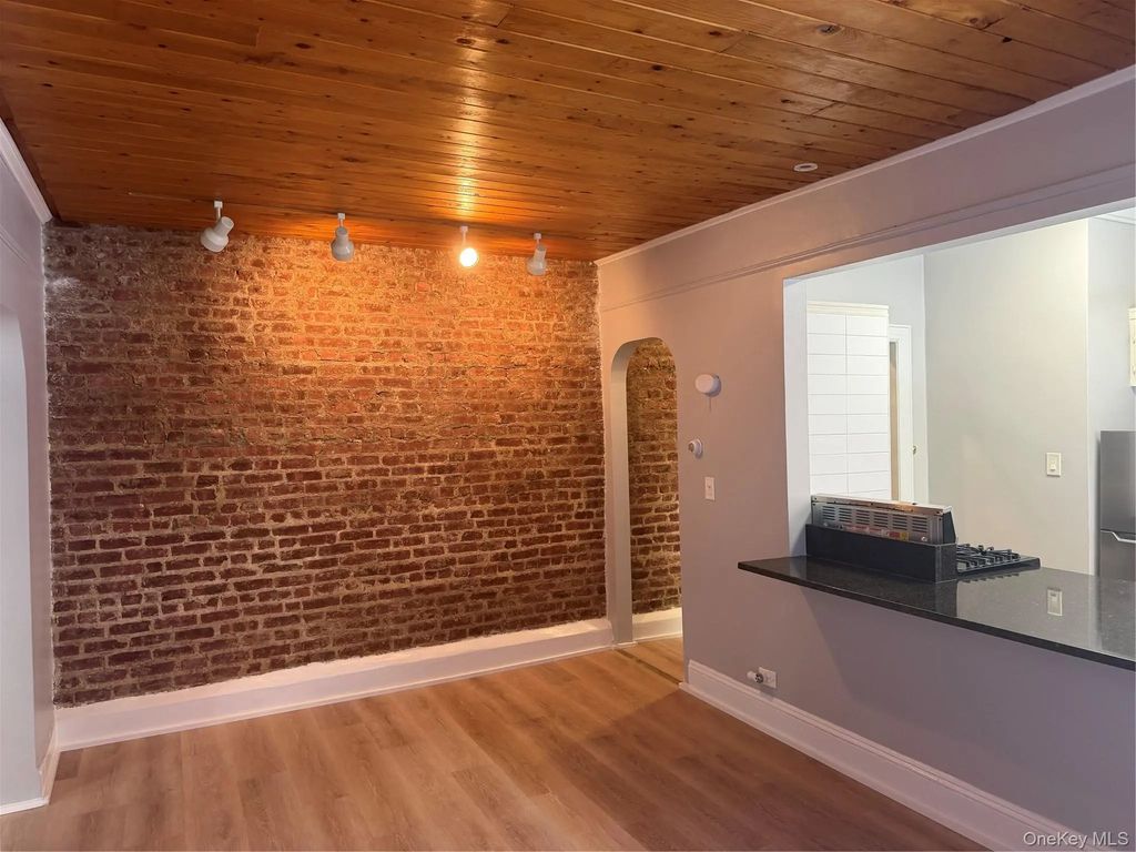 572 Warburton Avenue # 2e, Hastings-on-Hudson