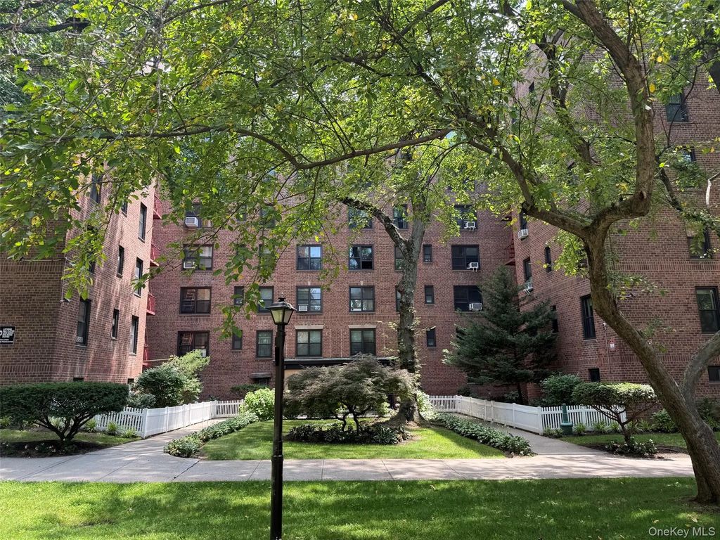 83-20 98 Street # 5j, Woodhaven