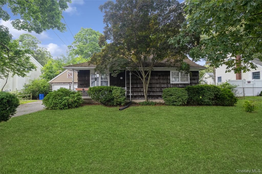 46 Mcgaw Avenue, Lake Grove