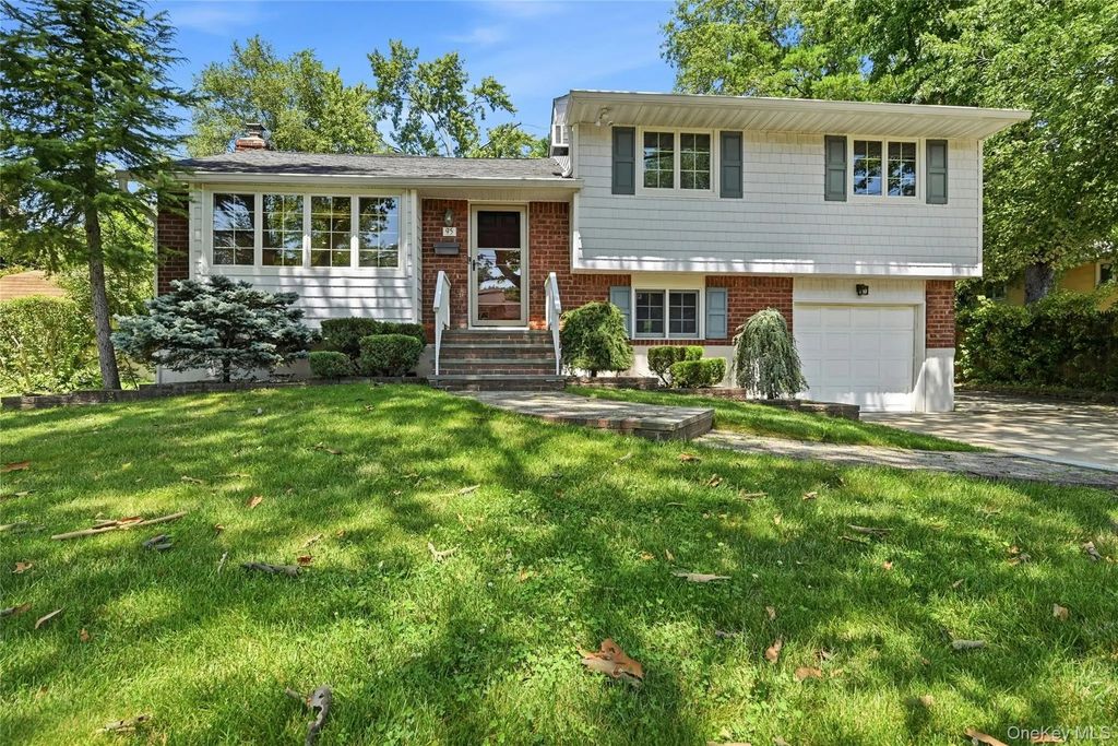 95 Miller Boulevard, Syosset