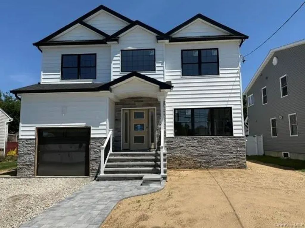 104 Maeder Avenue, North Merrick