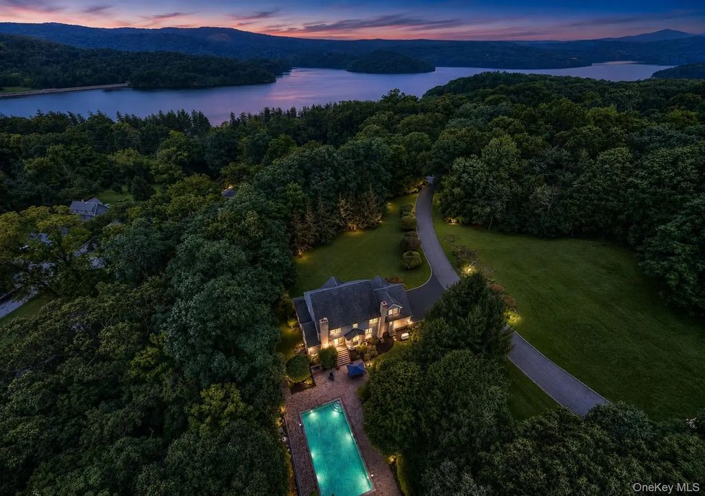 276 Daisy Lane, Carmel
