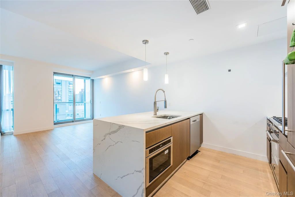 33-66 Farrington Street # 8f, Flushing