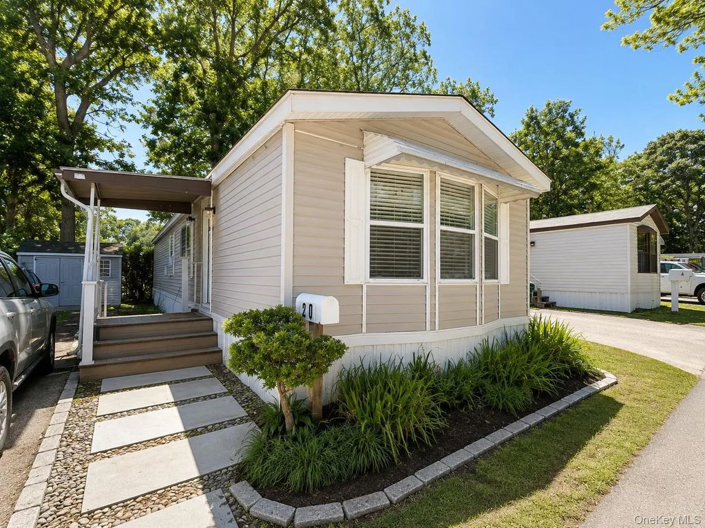105 Oak View Highway # 20, East Hampton