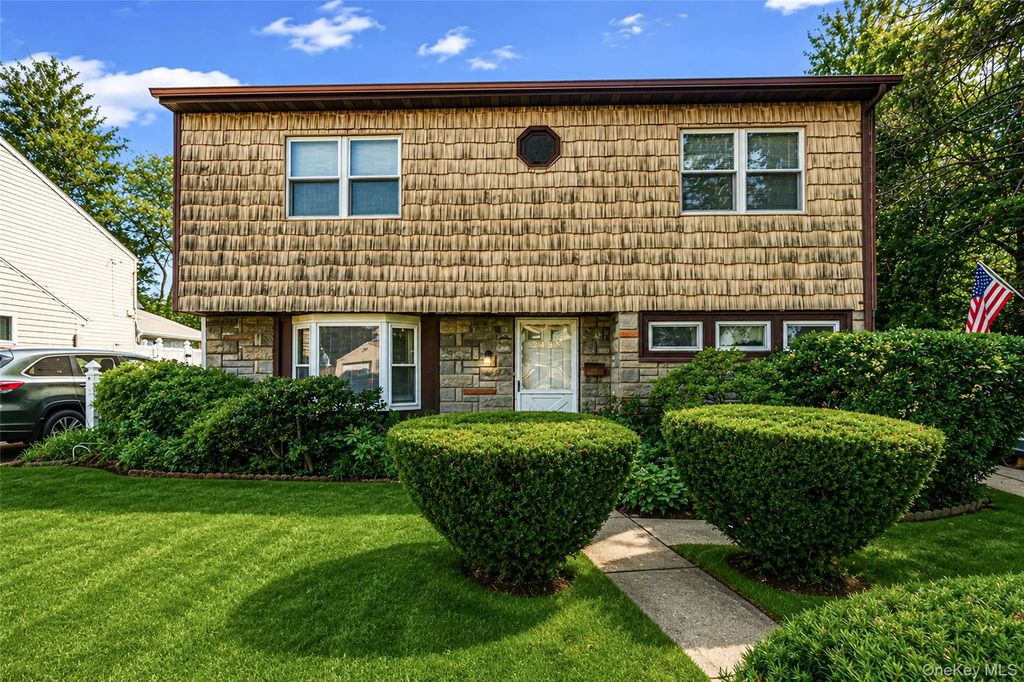 2439 2nd Street, East Meadow