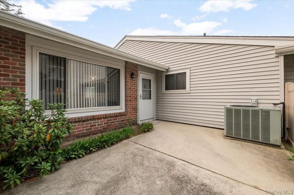 221 Springmeadow Drive # J, Holbrook