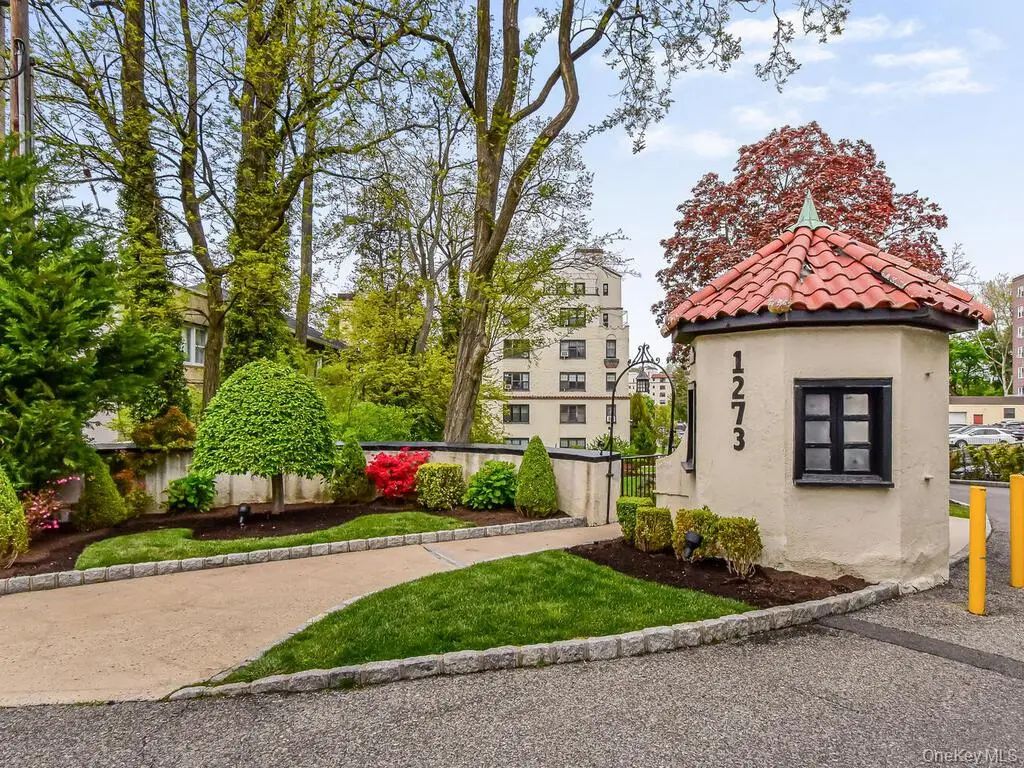 1273 North Avenue # 2e, Entry 7, New Rochelle