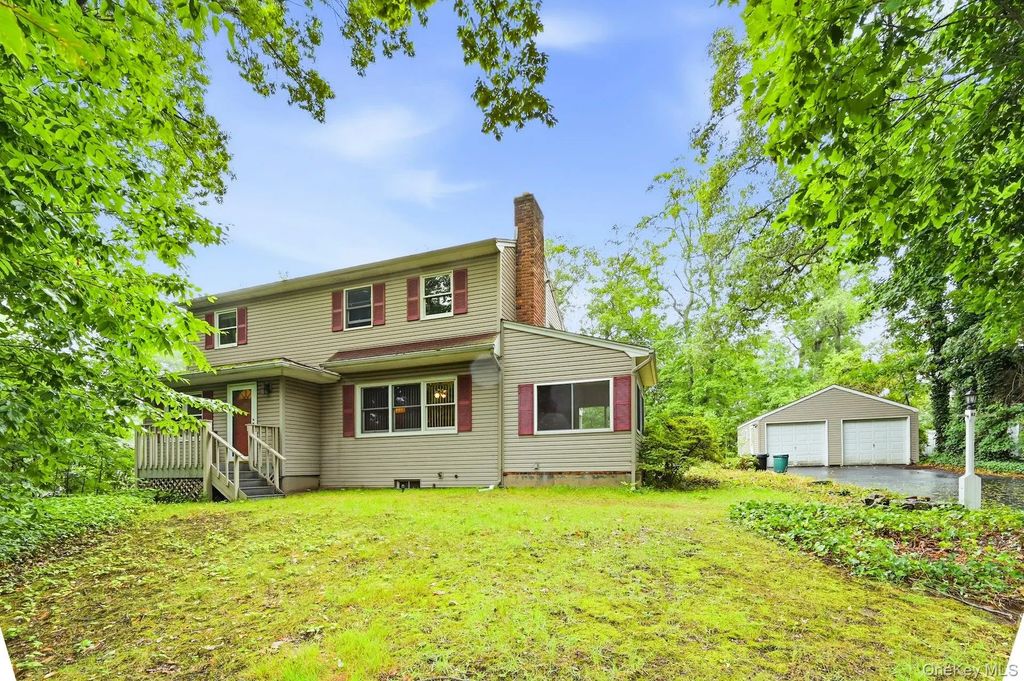 62 Woodhull Place, Northport