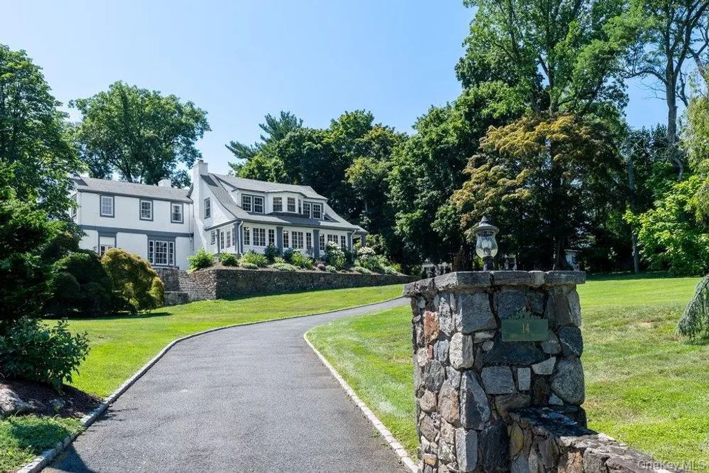 14 Crescent Drive, Elmsford