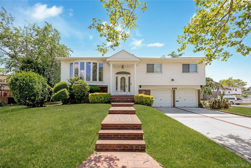 900 Flanders Drive, North Woodmere