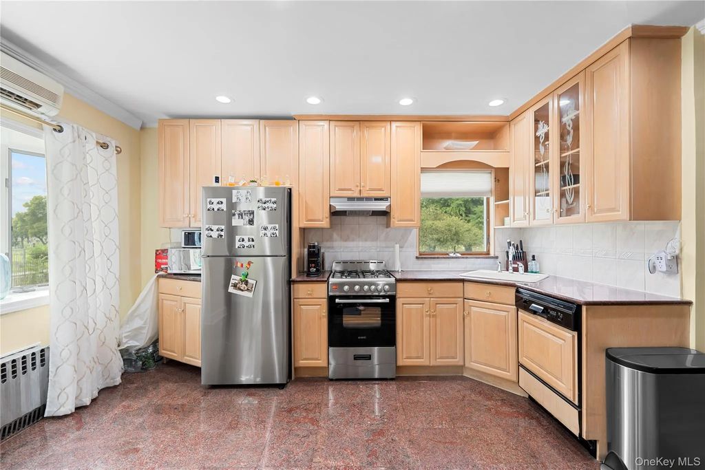 67-01 Eliot Avenue, Middle Village
