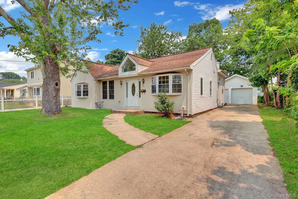 1431 Brooklyn Boulevard, Bay Shore