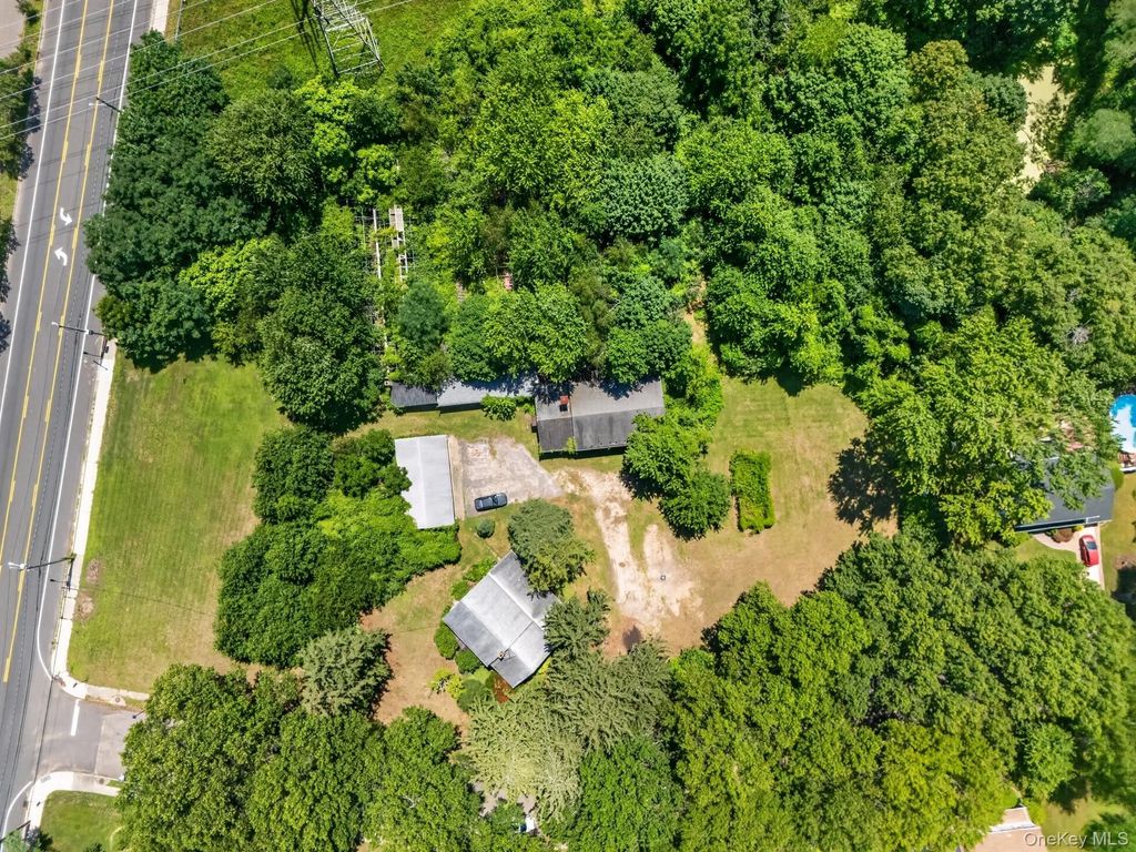 39 Seaman Neck Road # 39, Dix Hills