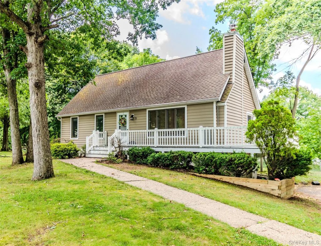 19 Farmstead Road, New Windsor