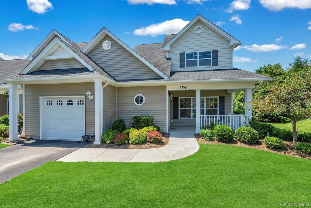 159 Stoneleigh Drive, Riverhead