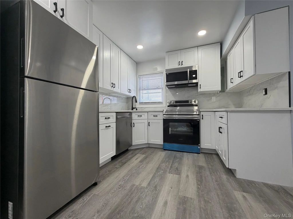 21 Cochran Place, Valley Stream