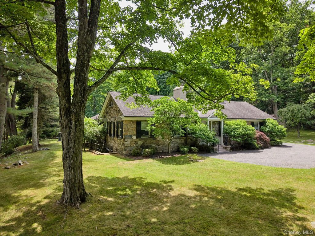 55 Mountain Farm Road, Tuxedo Park