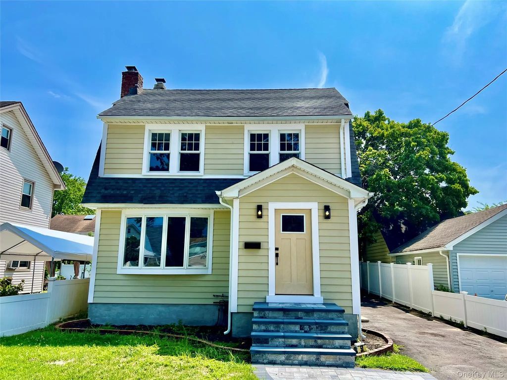 50 E Saint Marks Place, Valley Stream