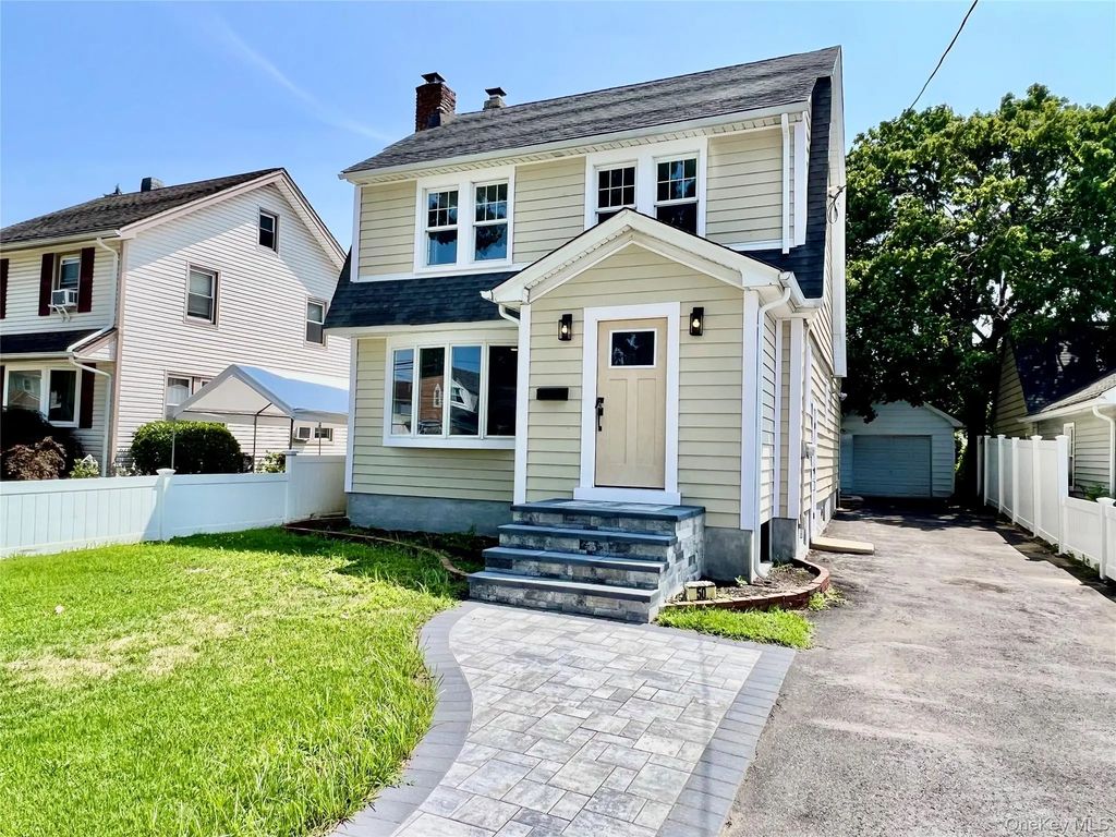 50 E Saint Marks Place, Valley Stream