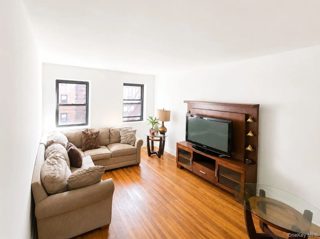 118-60 Metropolitan Avenue # C3, Kew Gardens