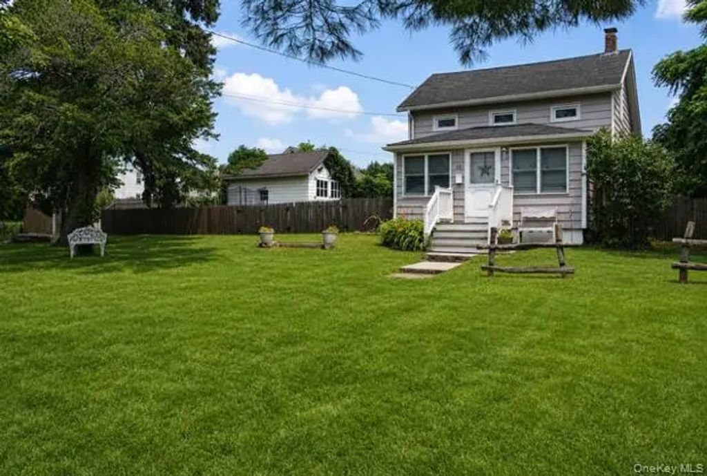 63 Smith Street, Sayville