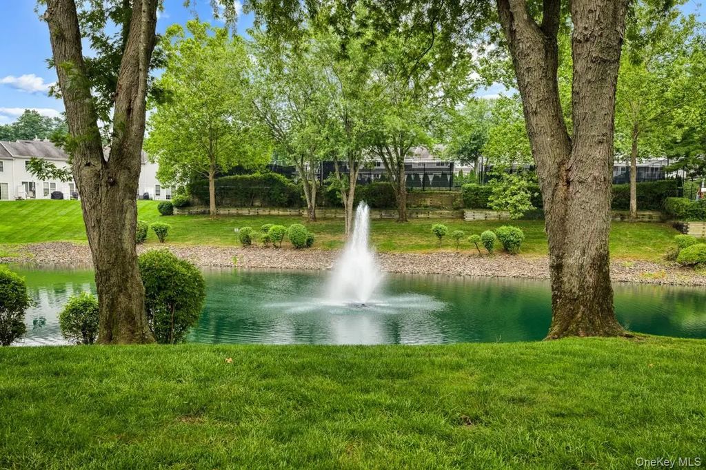88 Leeward Court, Port Jefferson