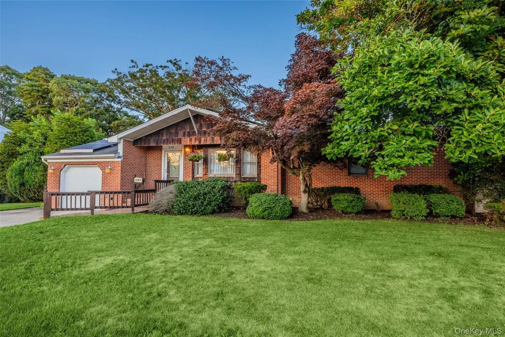 579 Empire Avenue, West Babylon