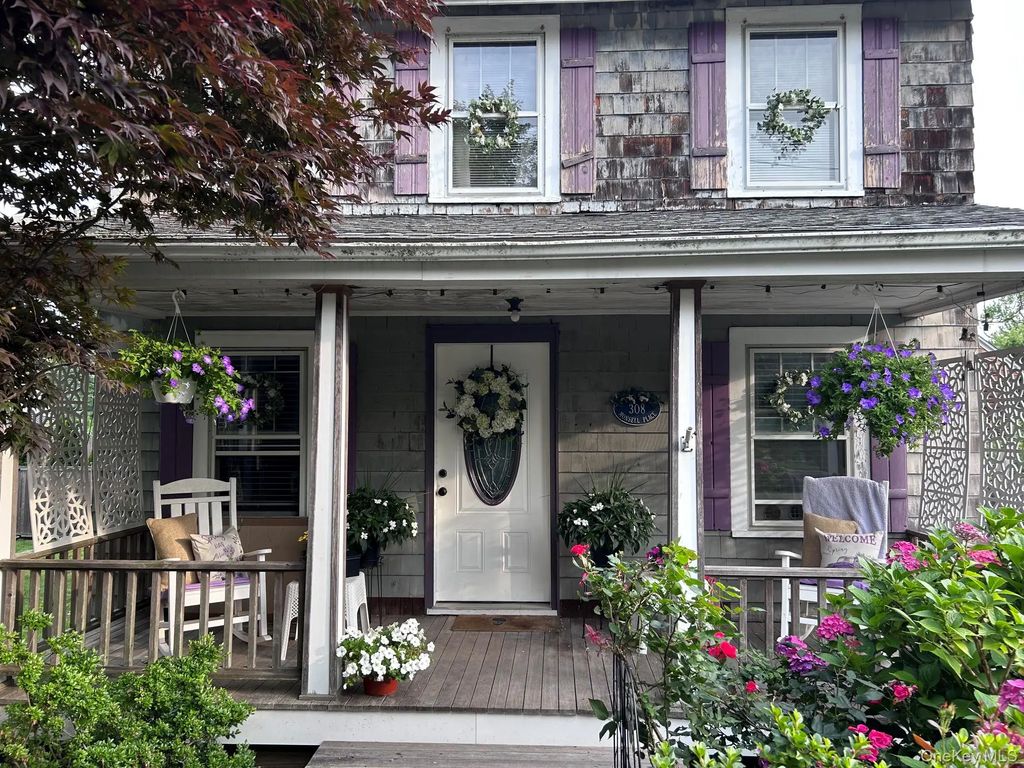 308 Monsell Place, Greenport