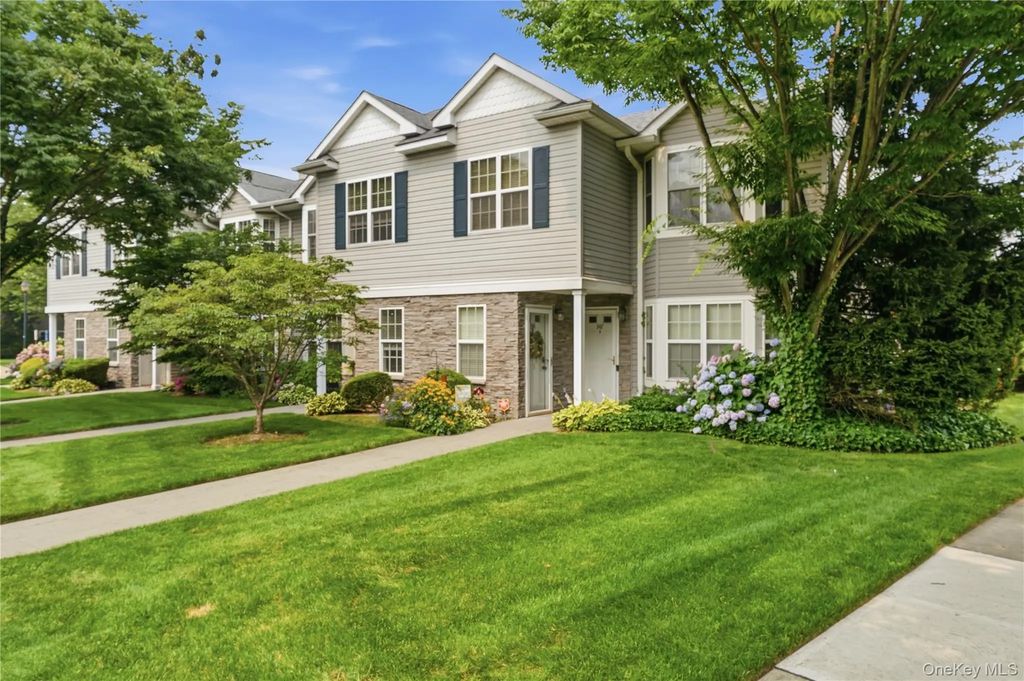 348 Medea Way, Central Islip
