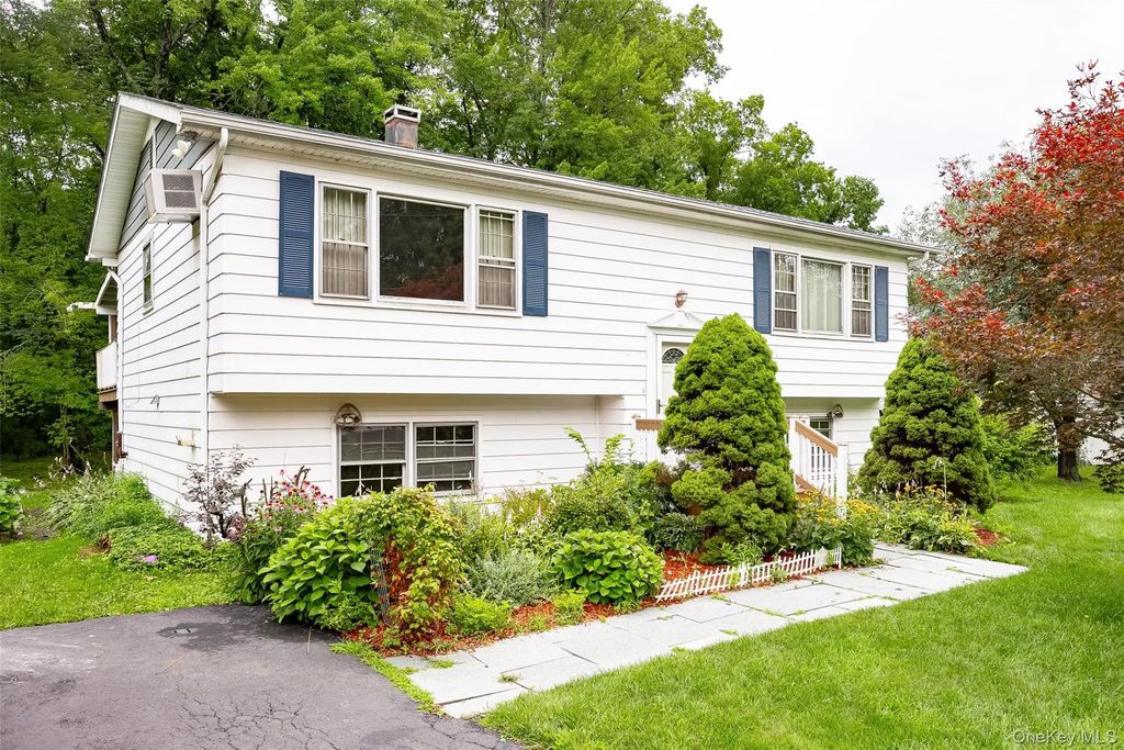 28 Robert Lane, Wappingers Falls