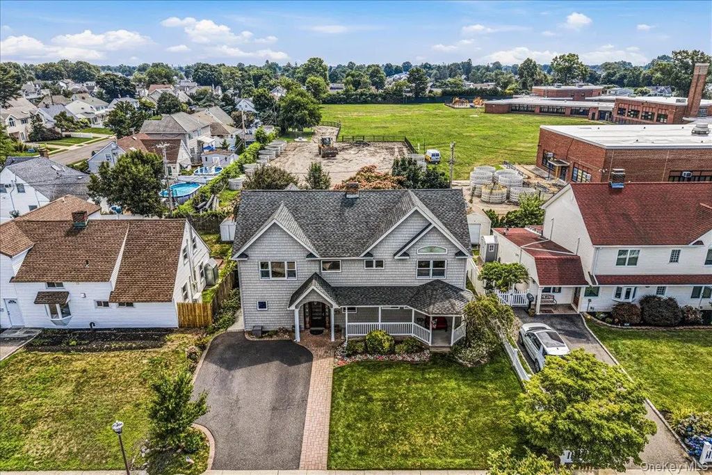 63 Kingfisher Road, Levittown