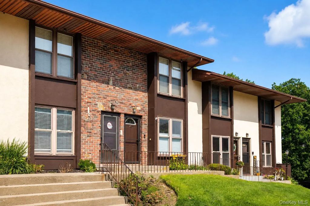 15 Eucalyptus Court # 15, Selden
