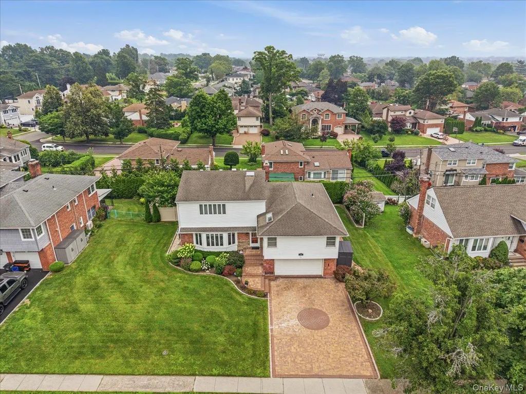 34 Duke Drive, Manhasset Hills