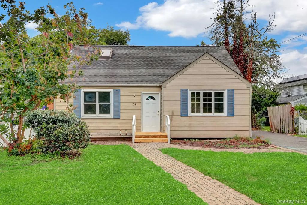 34 Thorburn Avenue, Patchogue